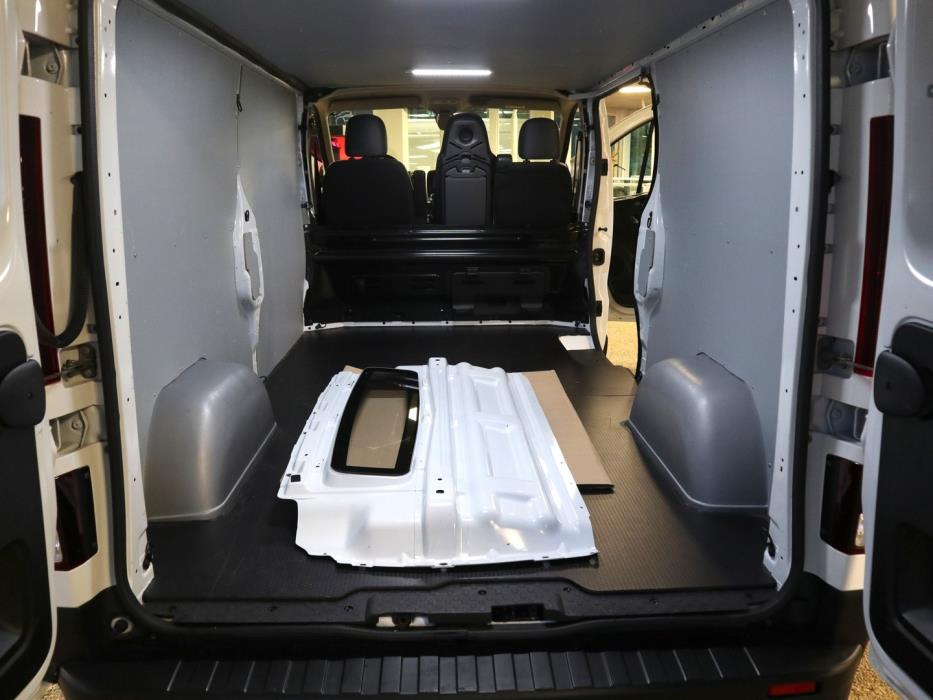 NISSAN NV300 2022