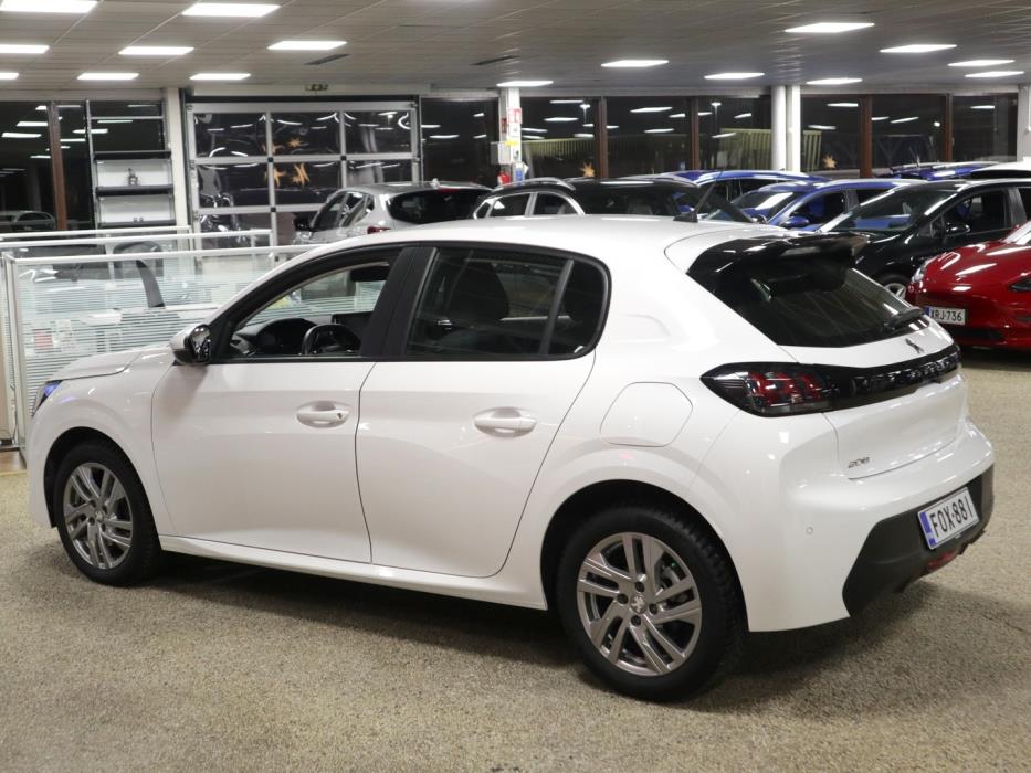 PEUGEOT 208 2021