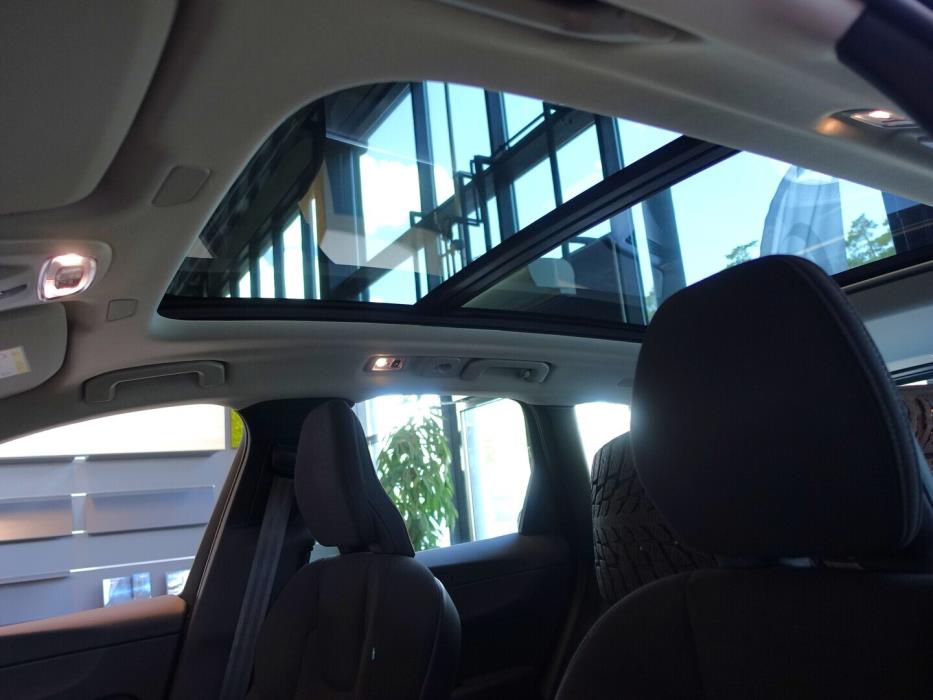 VOLVO XC60 2021