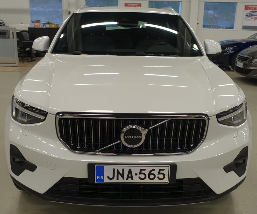 VOLVO XC40 2023