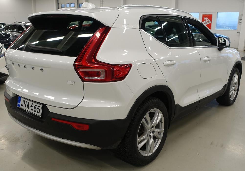 VOLVO XC40 2023