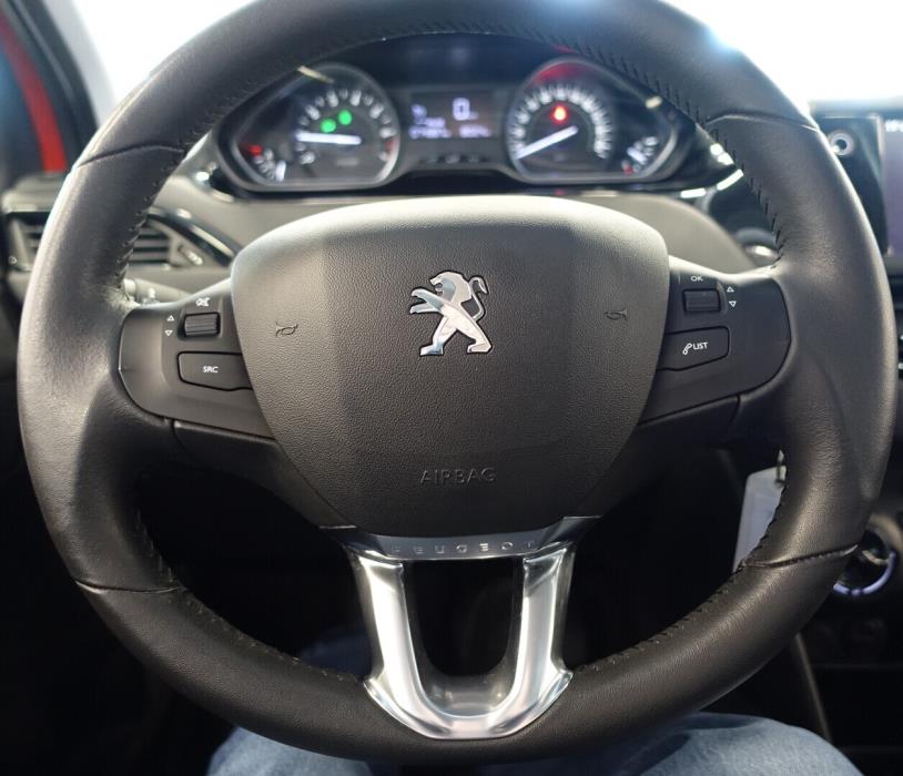 PEUGEOT 208 2016