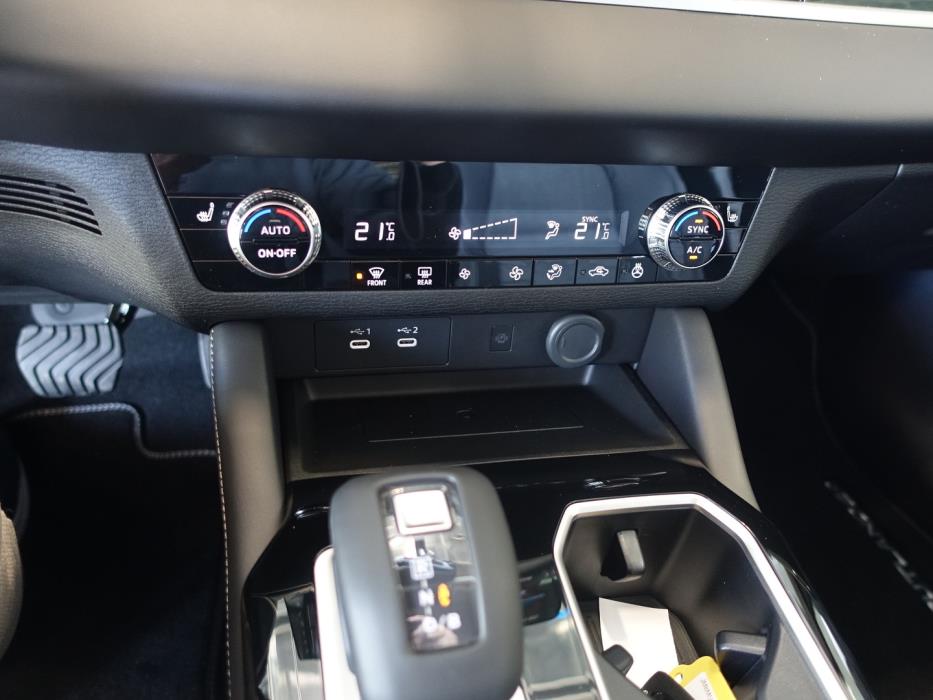 MITSUBISHI Outlander 2026