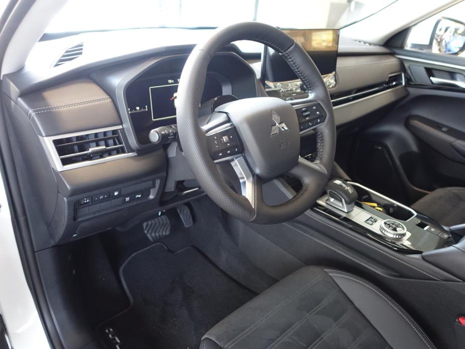 MITSUBISHI Outlander 2026