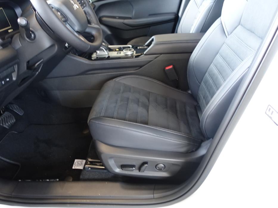 MITSUBISHI Outlander 2026