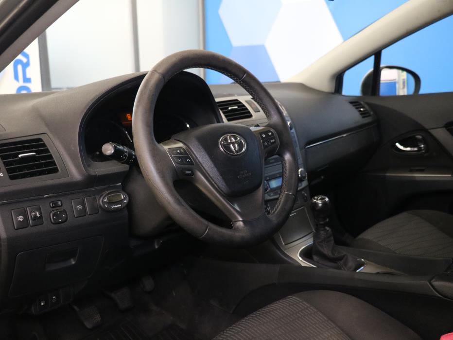 Toyota Avensis 2011