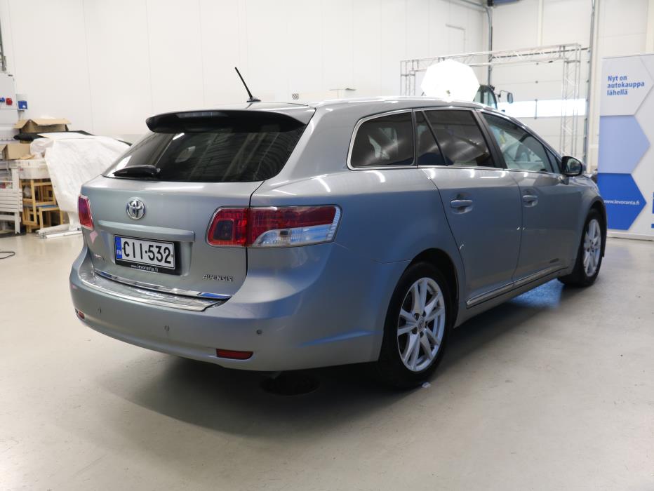 Toyota Avensis 2011