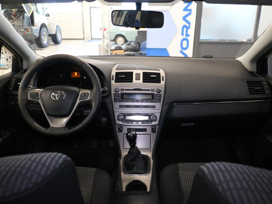 Toyota Avensis 2011