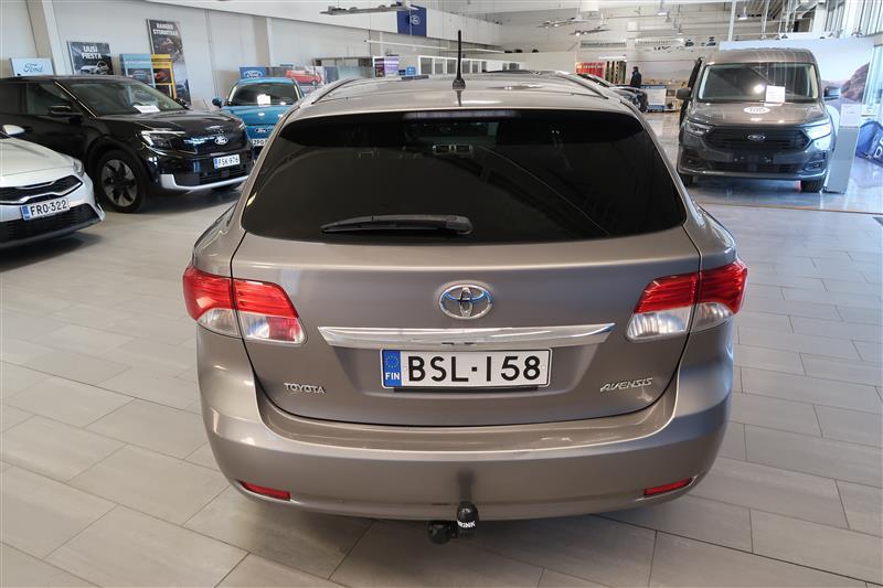 Toyota Avensis 2015