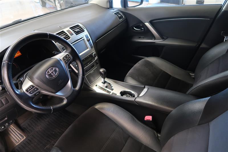 Toyota Avensis 2015