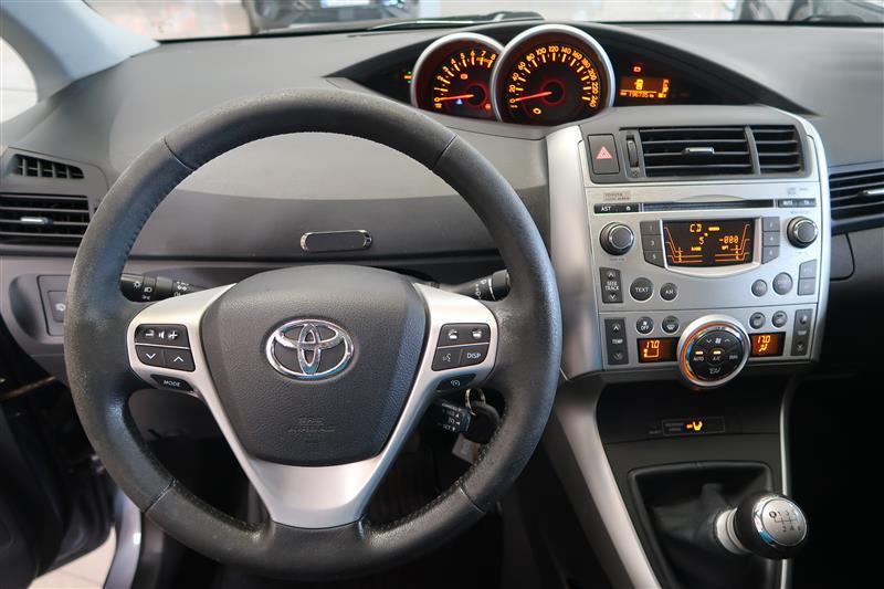 Toyota Verso 2011