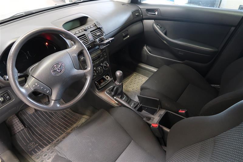 TOYOTA AVENSIS 2004
