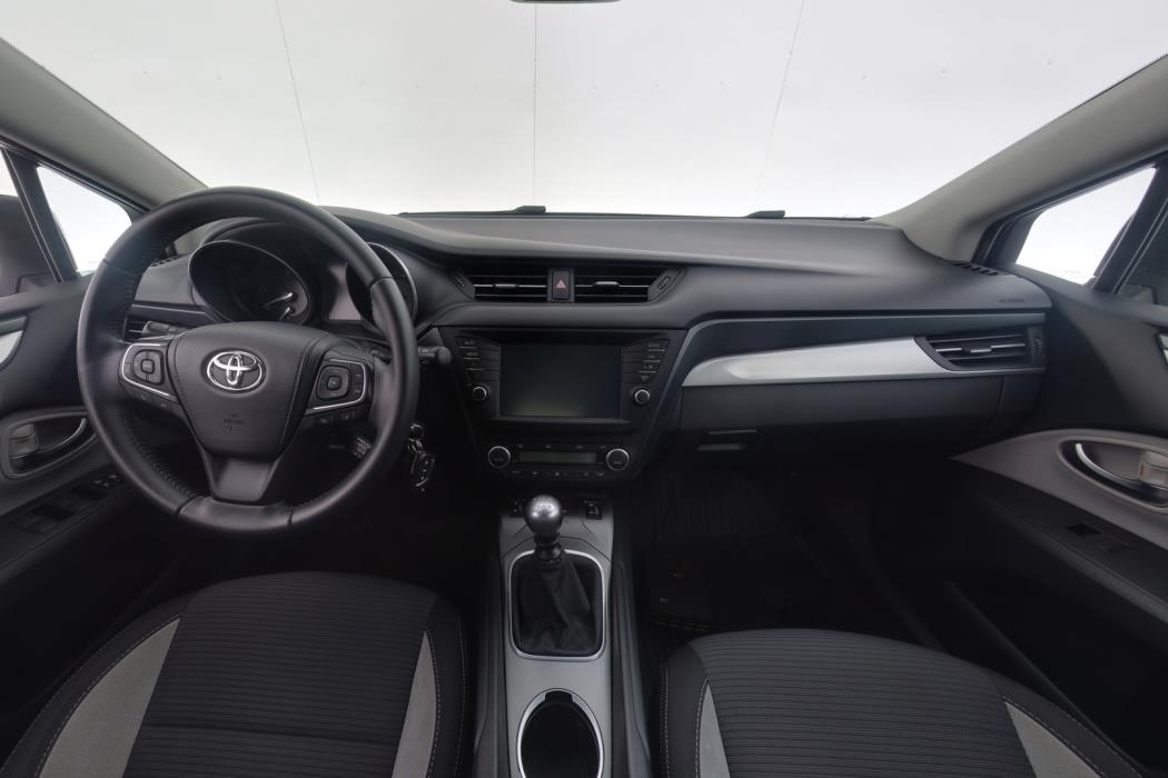 TOYOTA Avensis 2016