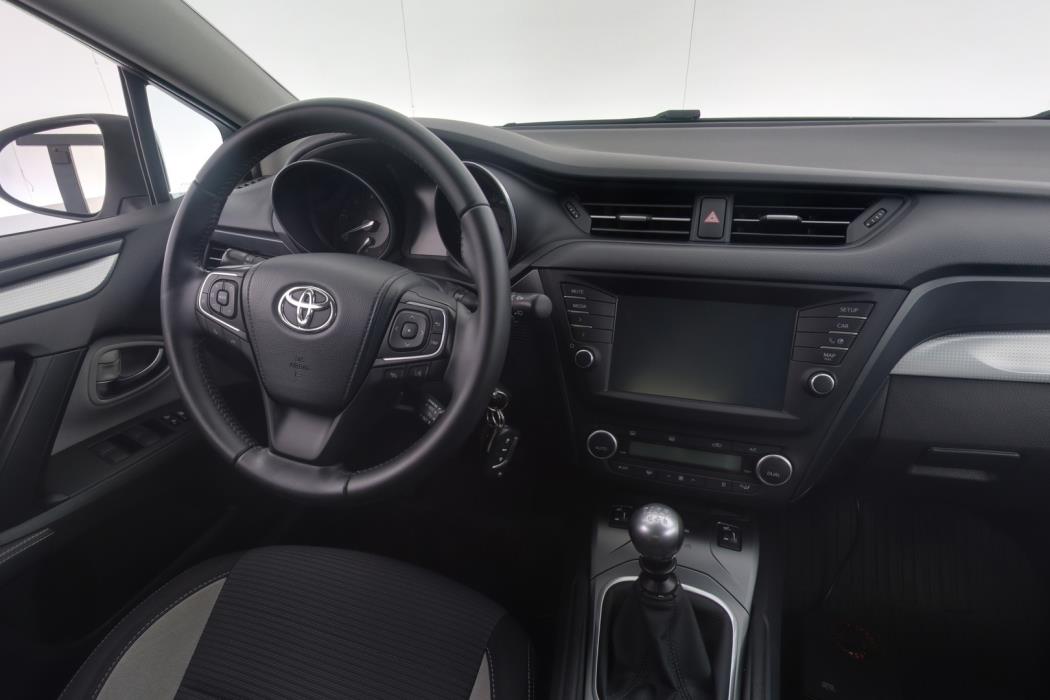 TOYOTA Avensis 2016