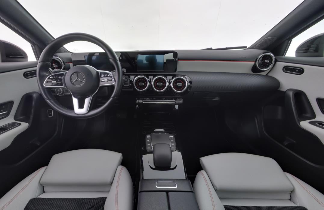 MERCEDES-BENZ A 2020