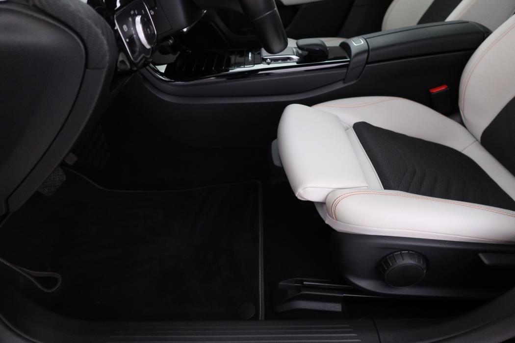 MERCEDES-BENZ A 2020