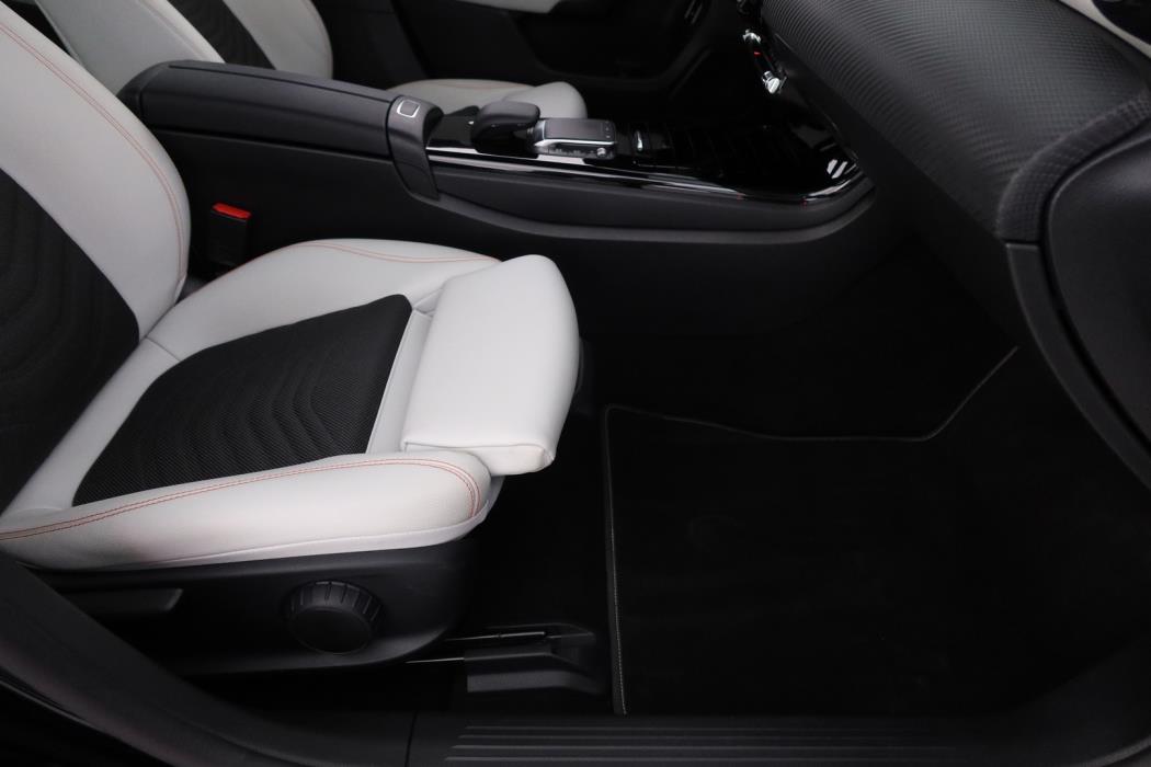 MERCEDES-BENZ A 2020