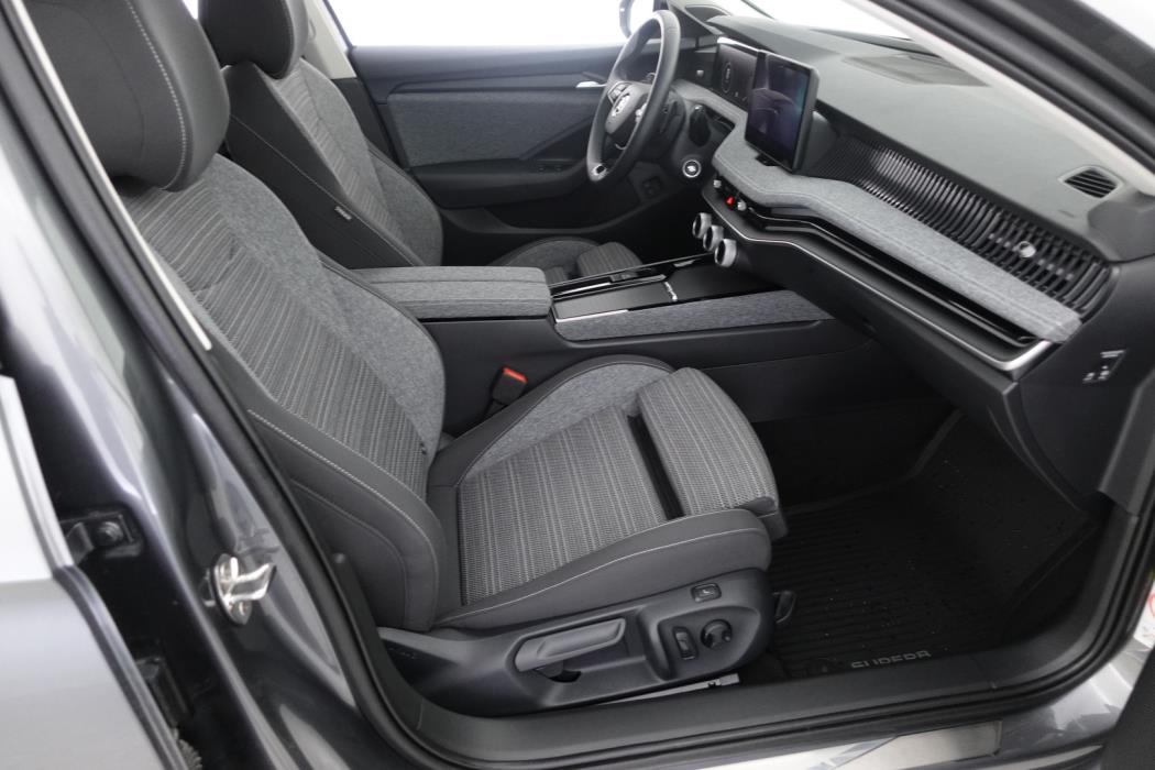 SKODA SUPERB 2025