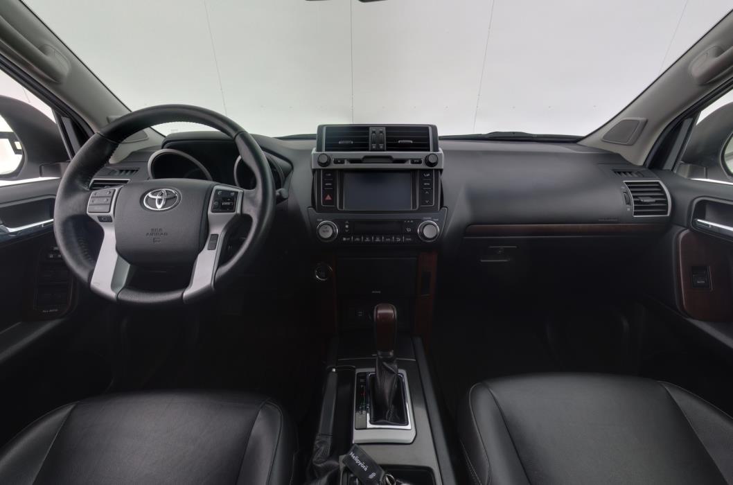 TOYOTA Land Cruiser 2016
