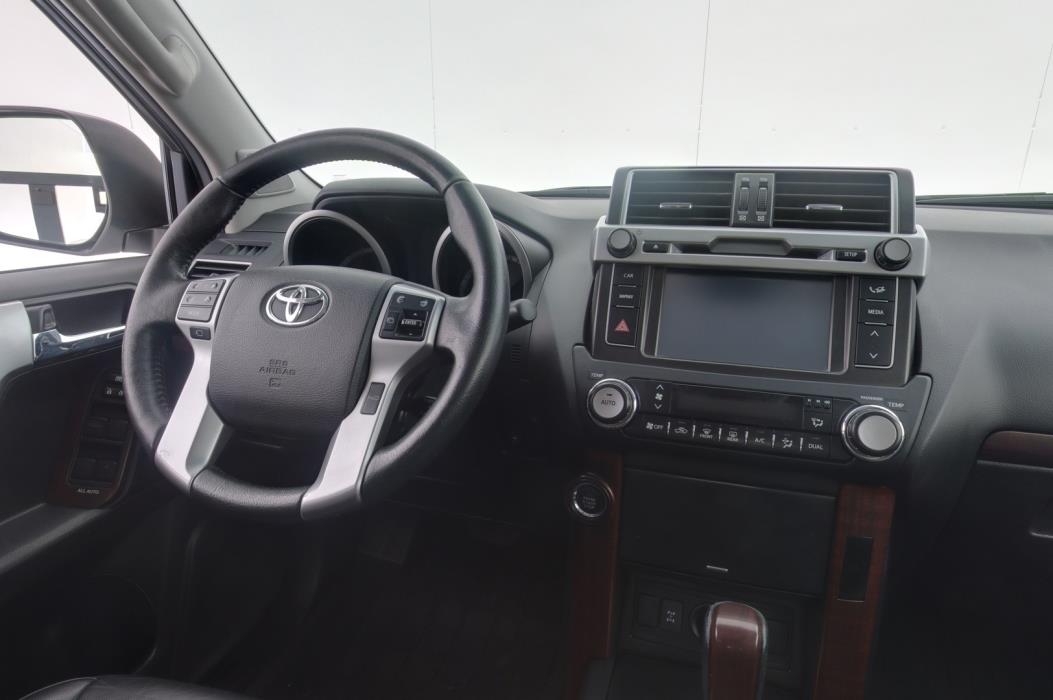 TOYOTA Land Cruiser 2016