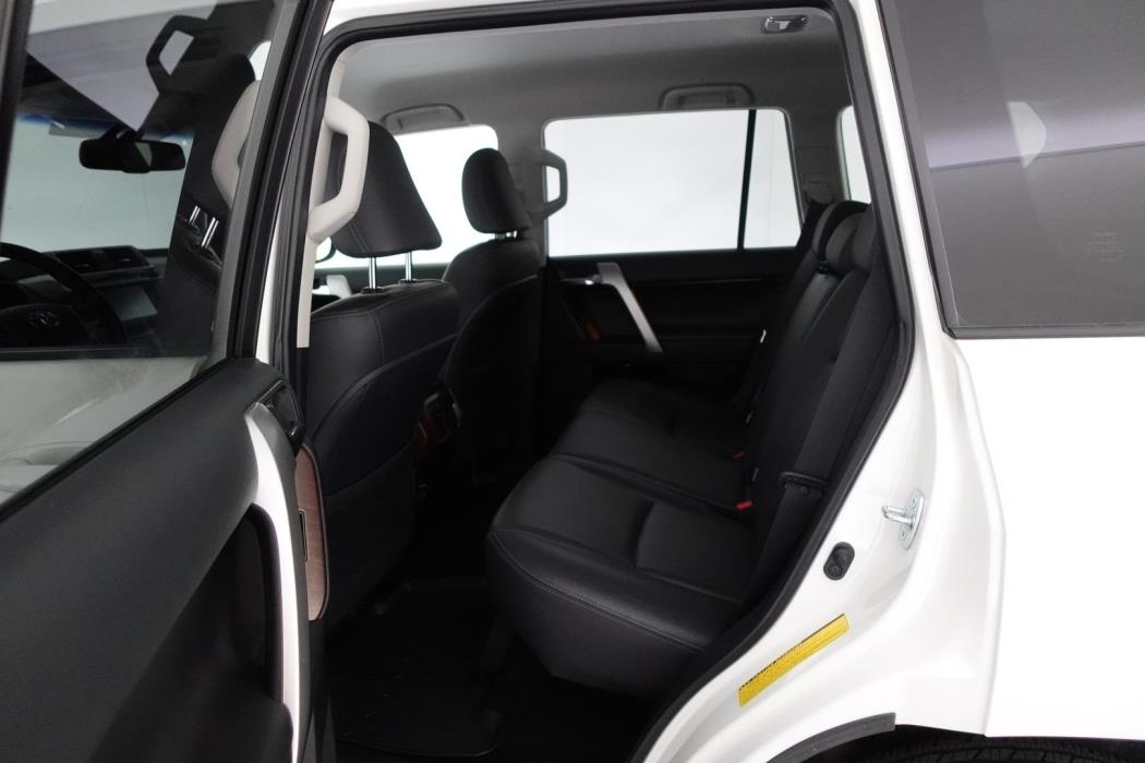 TOYOTA Land Cruiser 2016