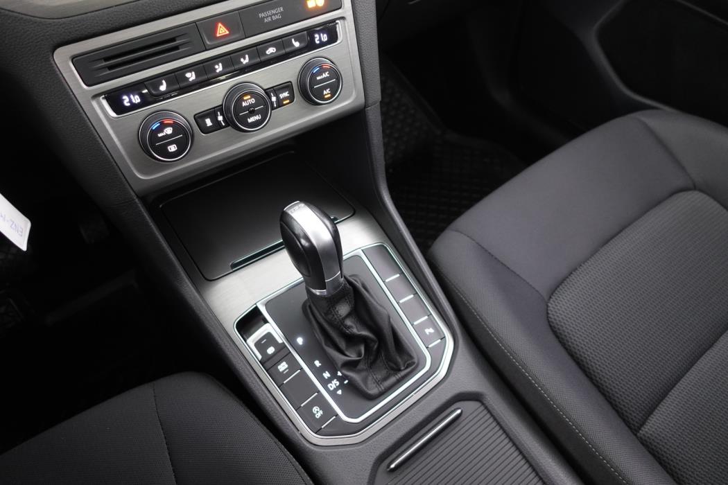 VOLKSWAGEN Golf Sportsvan 2014