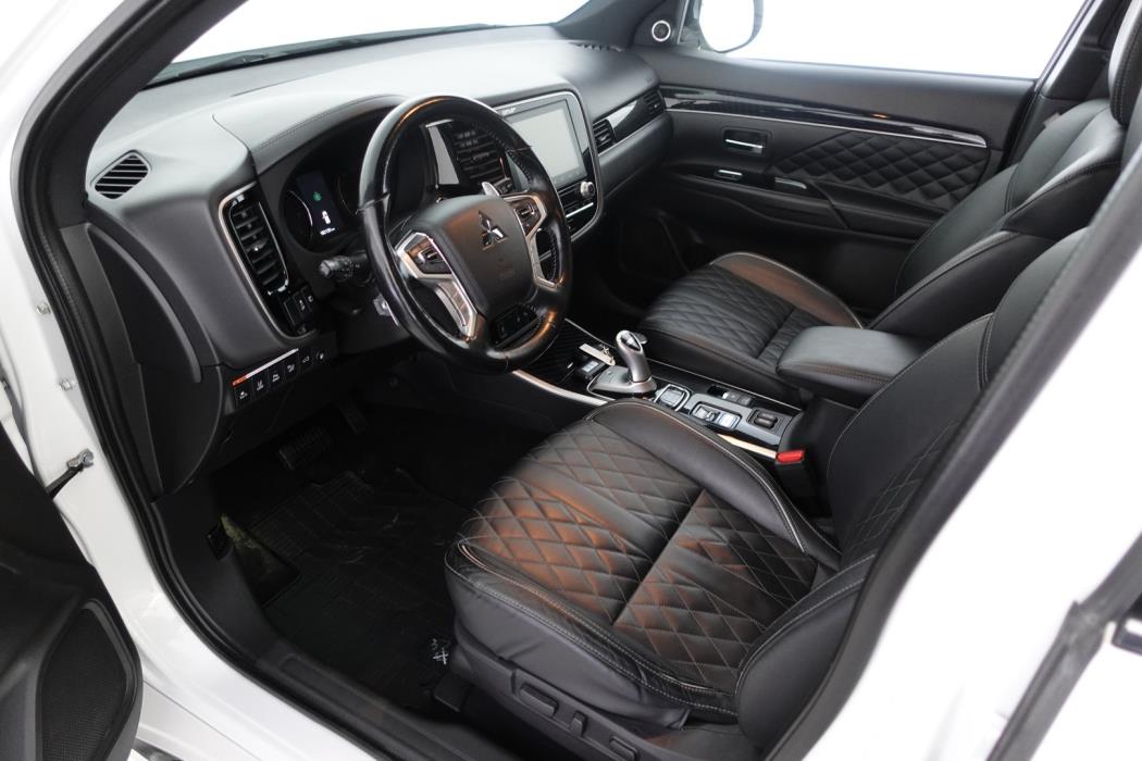 MITSUBISHI Outlander PHEV 2020