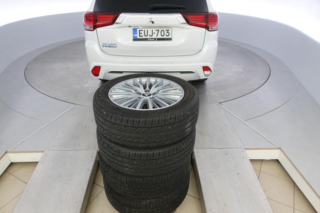 MITSUBISHI Outlander PHEV 2020