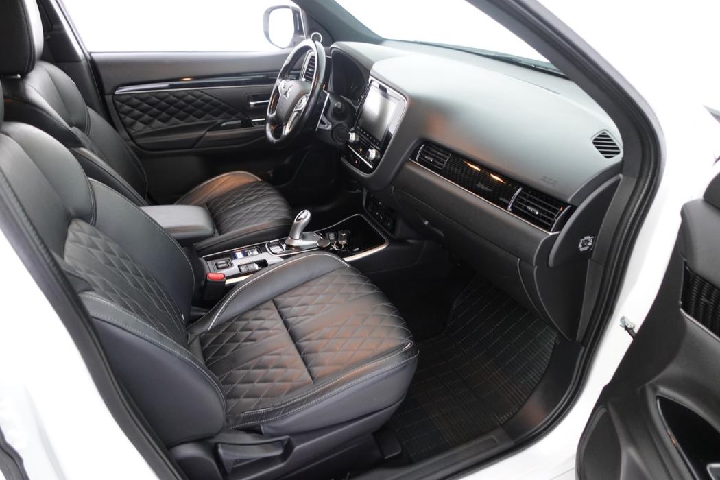 MITSUBISHI Outlander PHEV 2020