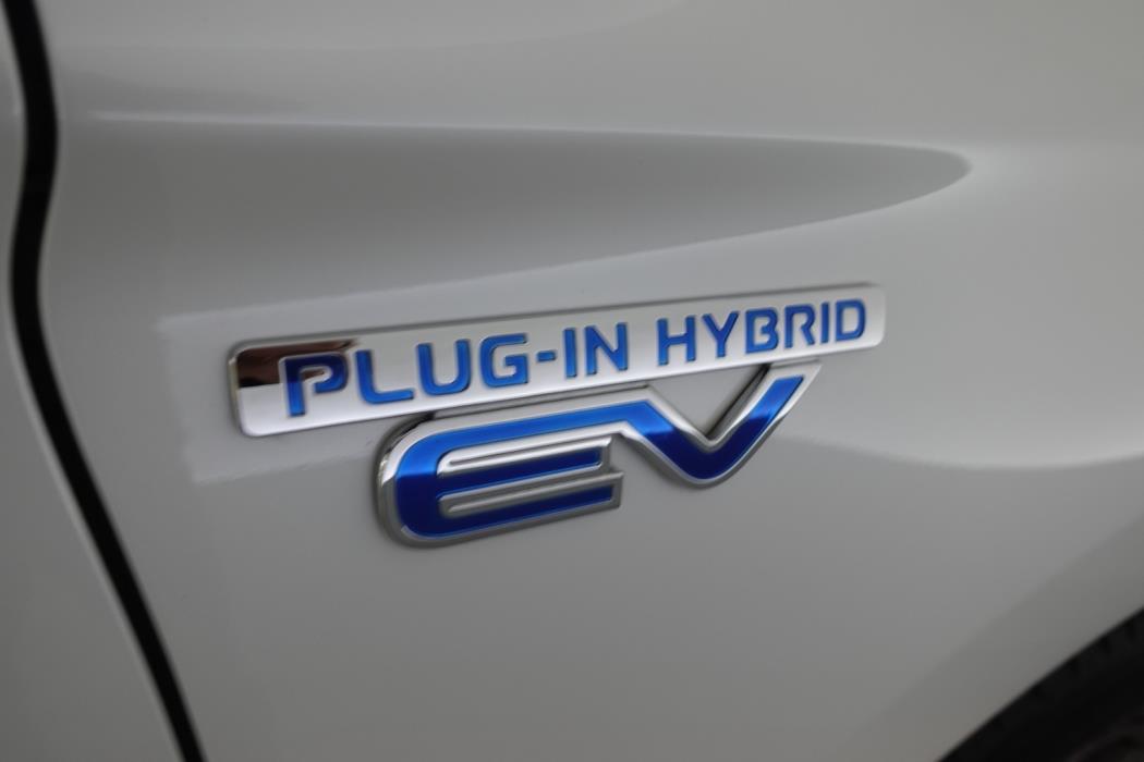 MITSUBISHI Outlander PHEV 2020