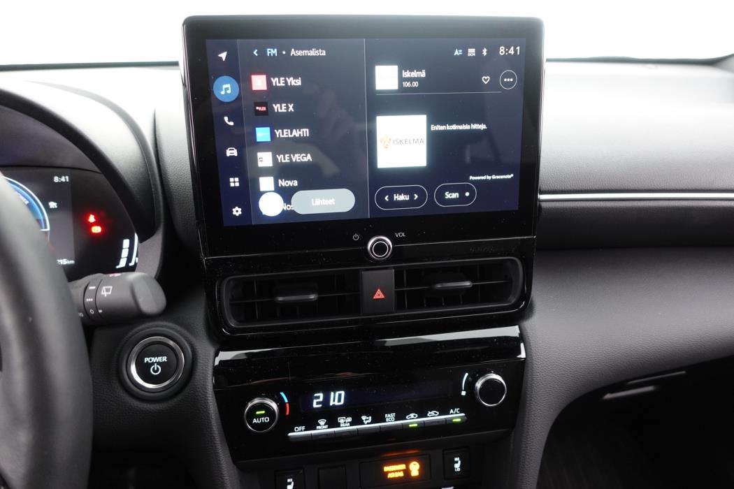 TOYOTA Yaris Cross 2024