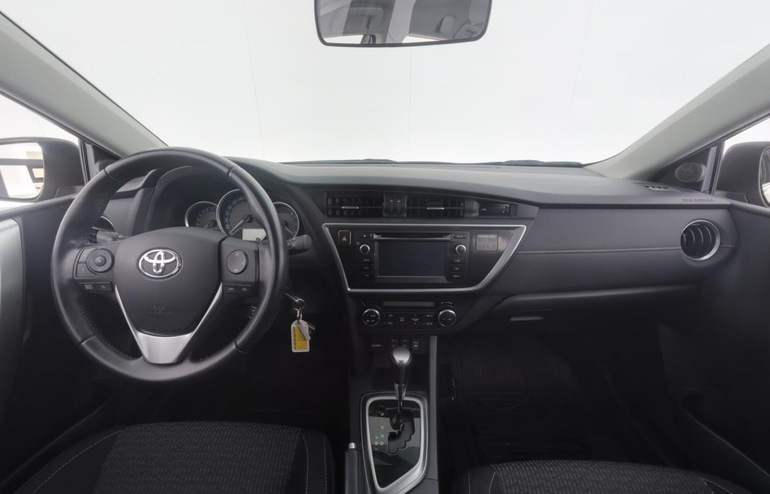 TOYOTA Auris 2015