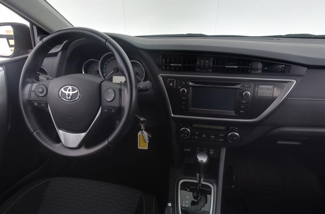 TOYOTA Auris 2015