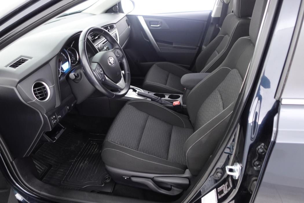 TOYOTA Auris 2015