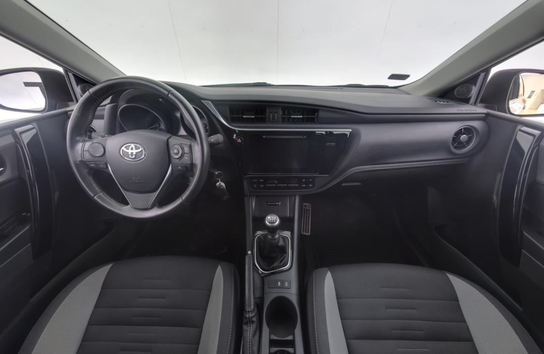 TOYOTA Auris 2015