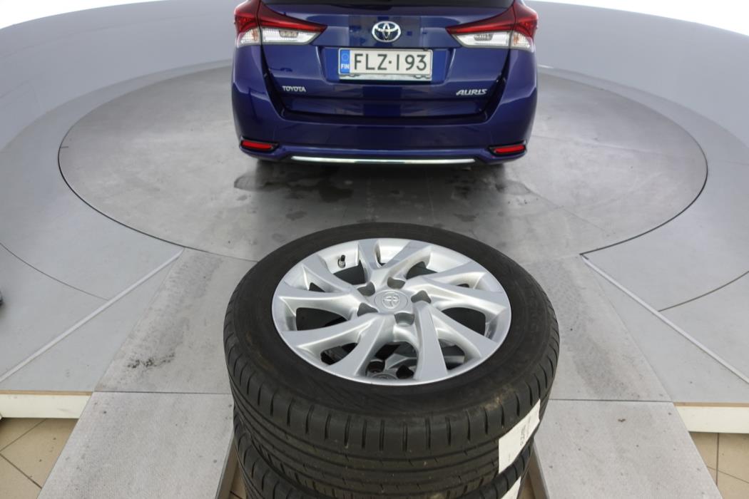 TOYOTA Auris 2015