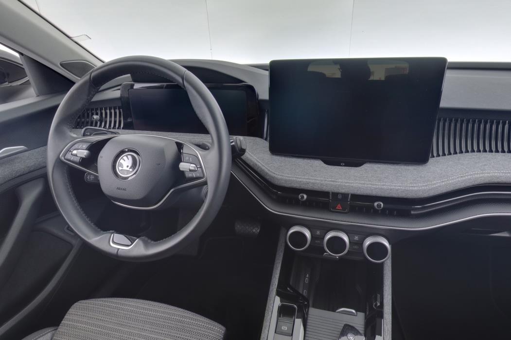 SKODA Superb 2025