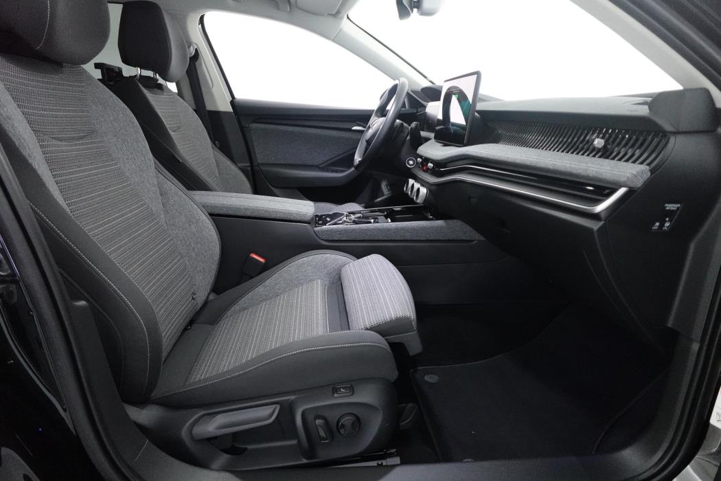 SKODA Superb 2025