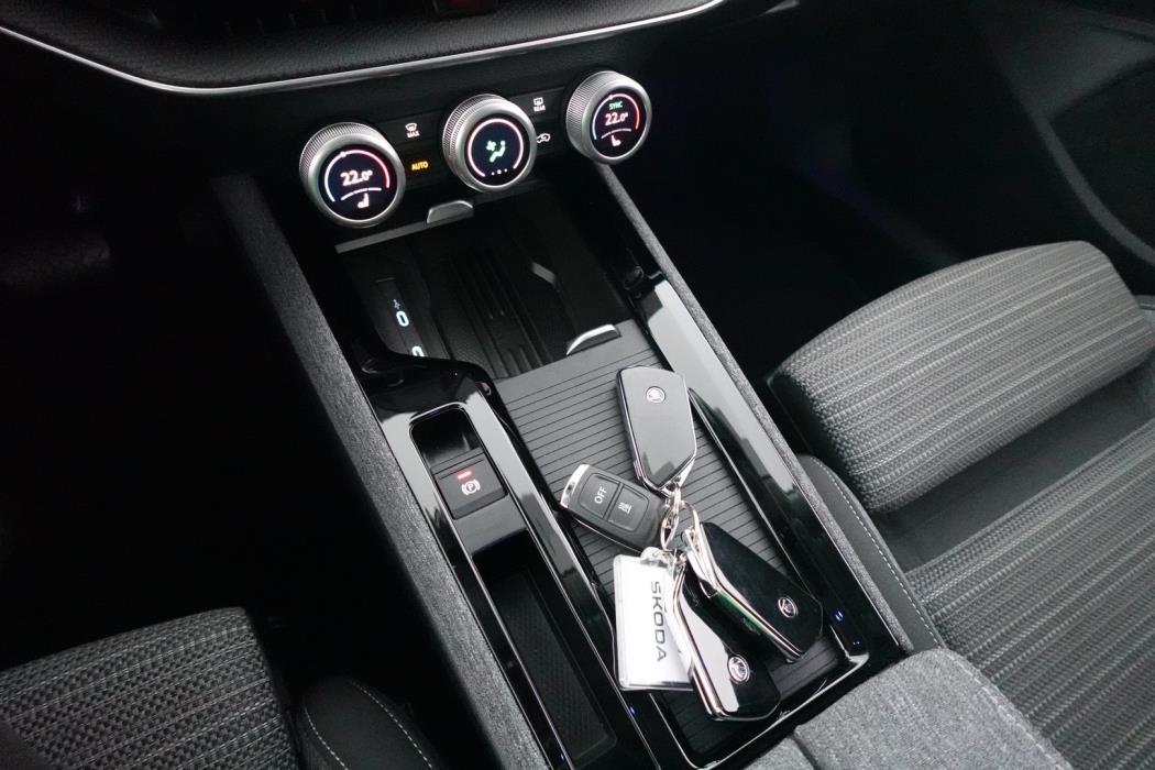 SKODA Superb 2025