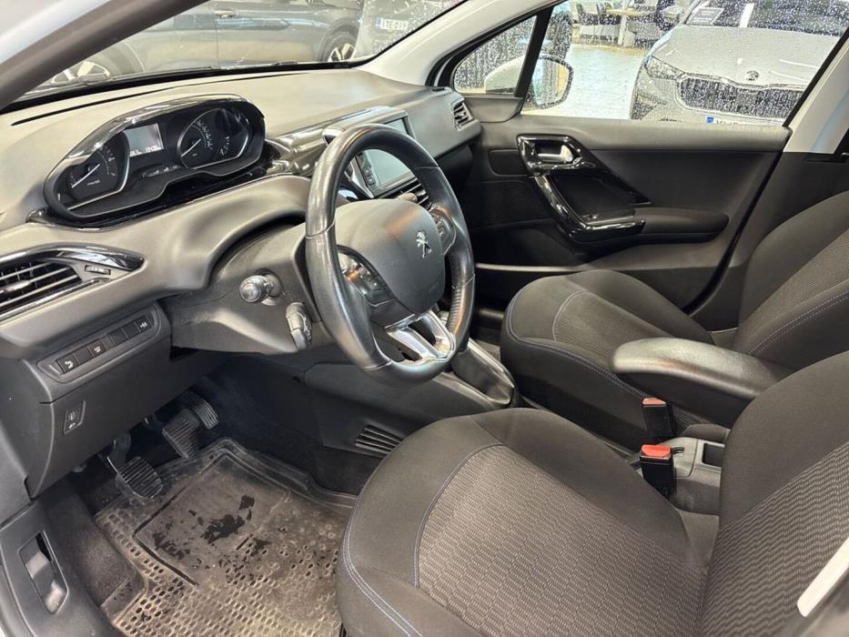 PEUGEOT 208 2018