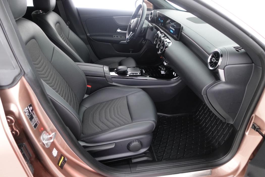 MERCEDES-BENZ CLA 2023