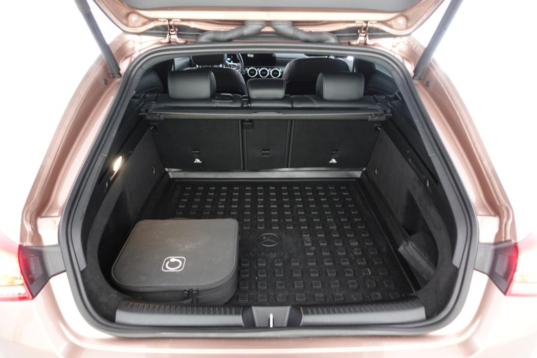 MERCEDES-BENZ CLA 2023