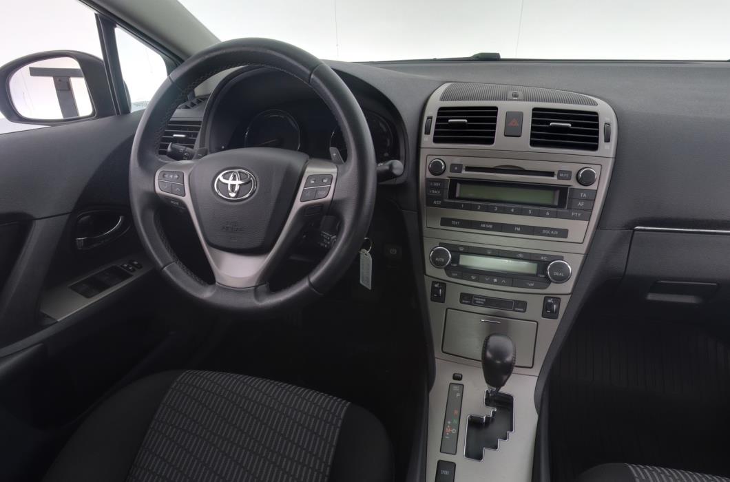 TOYOTA Avensis 2011