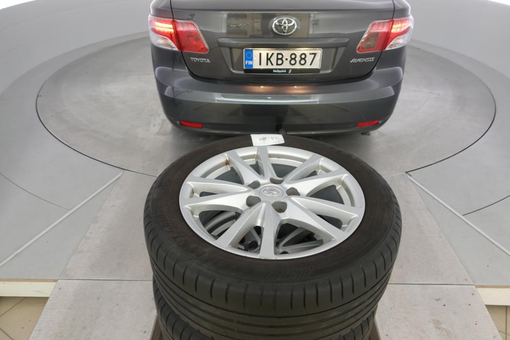 TOYOTA Avensis 2011