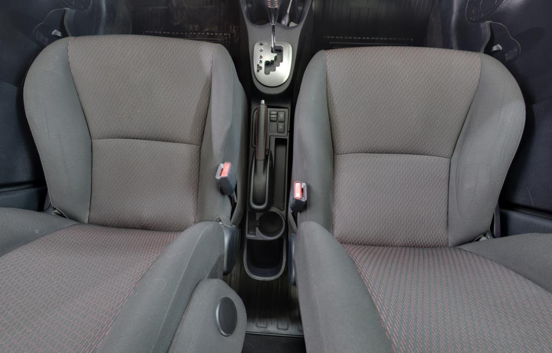 TOYOTA Yaris 2012