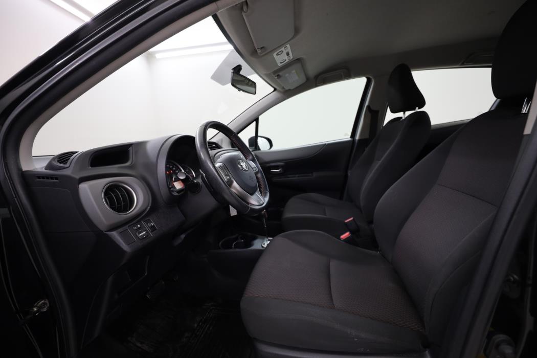 TOYOTA Yaris 2012