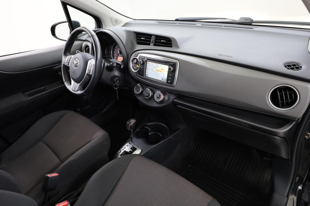 TOYOTA Yaris 2012