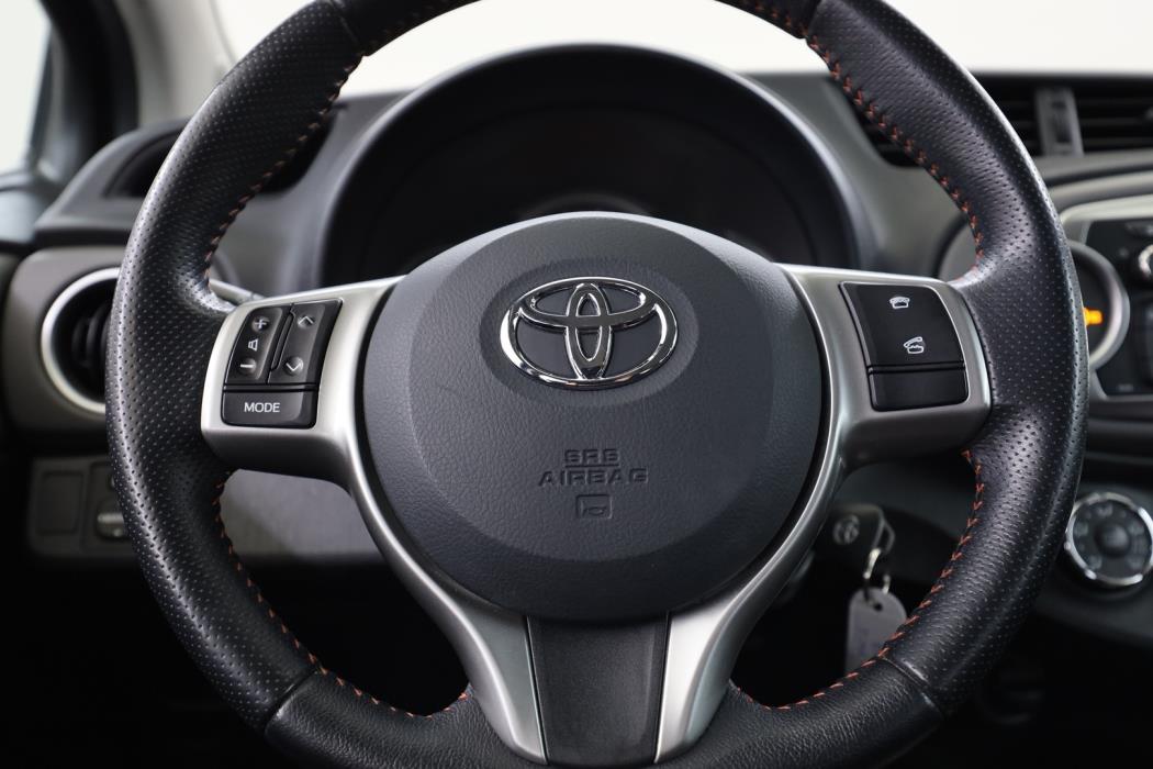 TOYOTA Yaris 2012