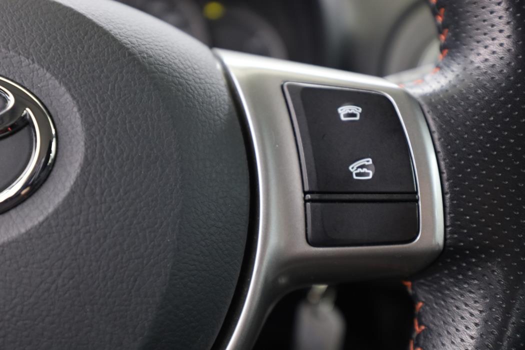 TOYOTA Yaris 2012