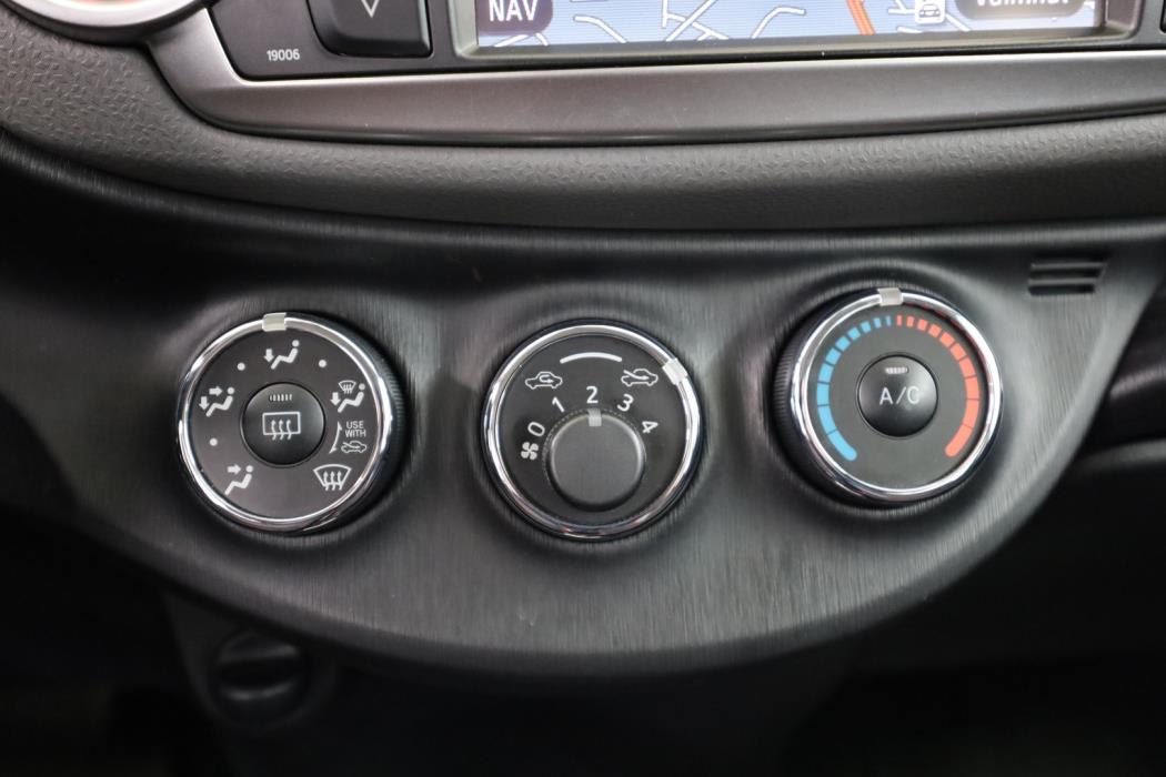 TOYOTA Yaris 2012